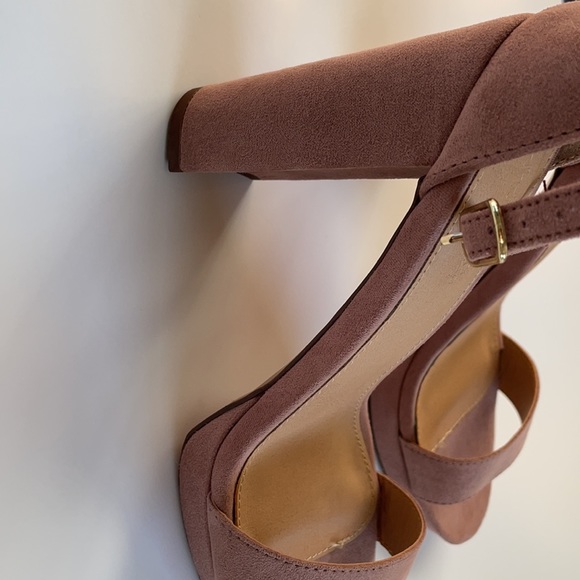 Mauve Color Block Strappy Heels! - Picture 2 of 7